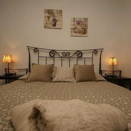 Apartment Lux D&M-Comfy & Relaxing Daire *